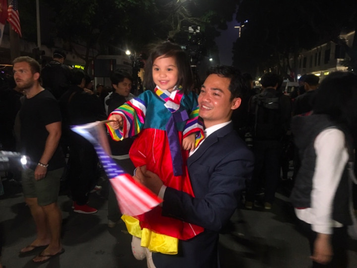 Warga Vietnam Padati Hotel Tempat Trump-Kim Makan Malam