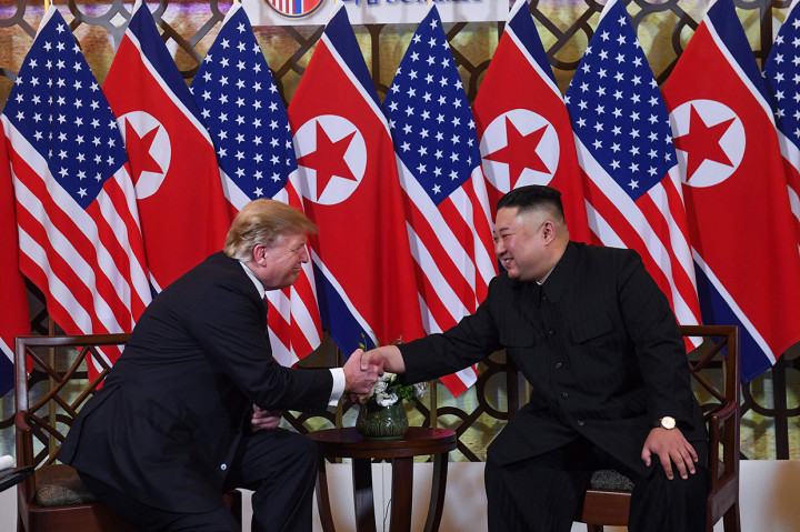Momen Pertemuan Trump dan Kim Jong Un di KTT Vietnam