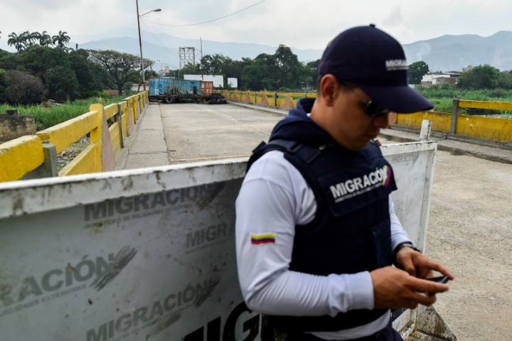 Venezuela Blokir Jembatan Kedua ke Kolombia