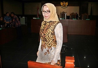 Eni Saragih Menghadapi Vonis