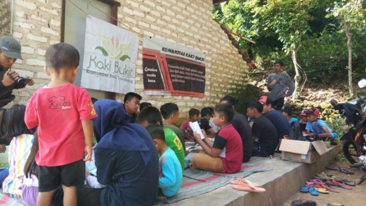 Komunitas Kaki Bukit Tularkan Candu Baca di Sumenep