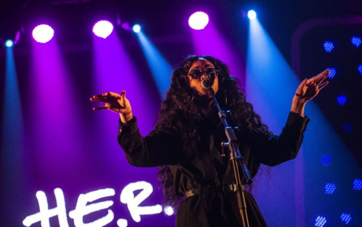 Aksi Panggung H.E.R. di Java Jazz Festival 2019