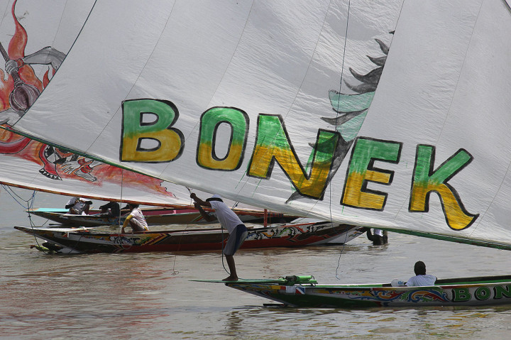 Balap Perahu Layar Tradisional Digelar di Pantai Kenjeran