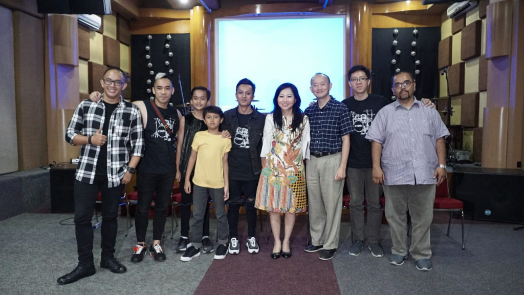 Ikmal Tobing bersama pemenang Tama Groove Session 2018 (Foto: dok. TamaGrooveSession)