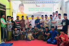 Mukhamad Misbakhun saat menghadiri peresmian bantuan air bersih bersama PT Sarana Multi Infrastruktur (SMI) untuk Desa Tambakrejo dan Sibon di Kecamatan Paserpan, Kabupaten Pasuruan--Istimewa