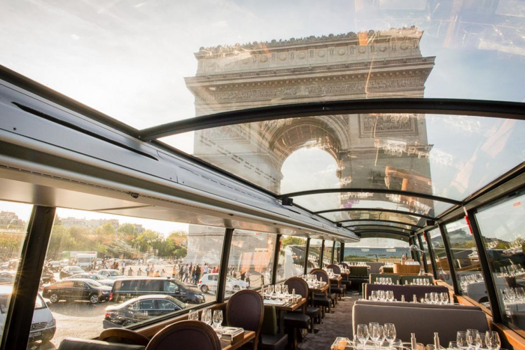 Bustronome, mencicipi berbagai kuliner yang enak sambil dibawa tur oleh sebuah bus. (Foto: France Tourism)