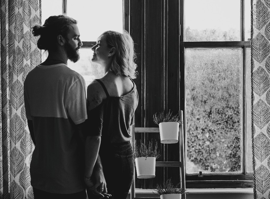 Secara sadar atau tidak sadar Anda selalu menatapnya. Dengan menatapnya langsung, Anda jadi merasa senang. (Foto Ilustrasi: Toa Heftiba/Unsplash.com)