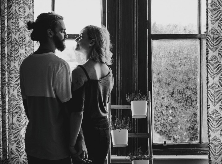 Bukan Sekadar <i>Naksir</i>, Ini Tanda-tanda Anda Jatuh Cinta