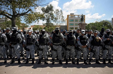 El Salvador Berbahaya, Polisi Pilih Kabur ke Luar Negeri