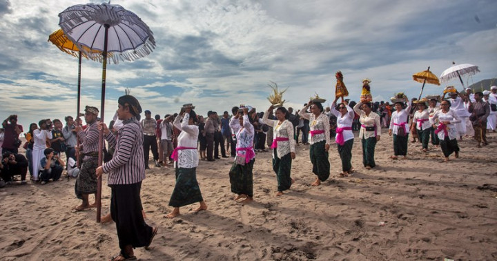 Jelang Nyepi, Warga Hindu Bali Gelar Melasti