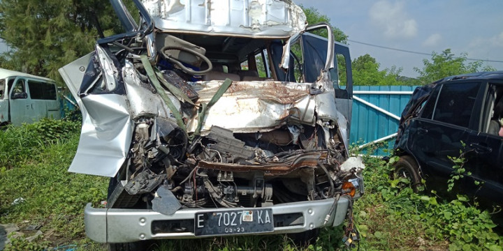 Minibus Tabrak Truk di Tol Cipali, Lima Orang Tewas