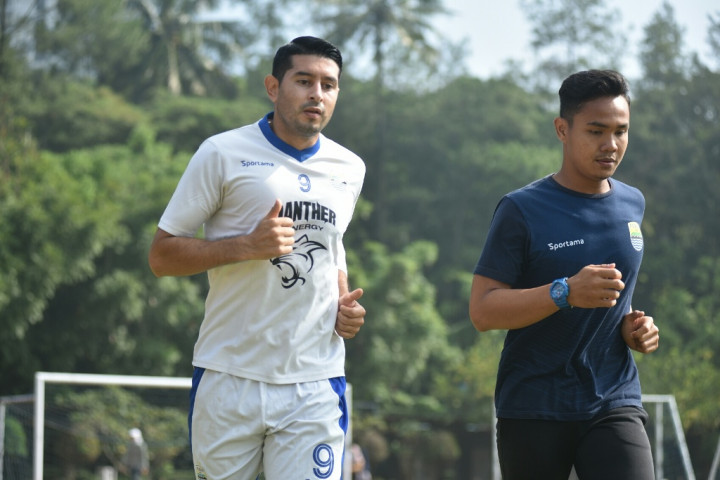 Esteban Vizcarra Belum Bisa Tampil Penuh Lawan Persebaya