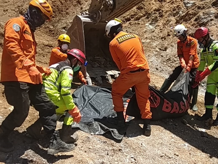 Delapan Jasad Korban Longsor Tambang Bolmong Ditemukan