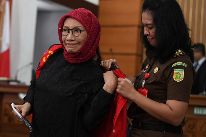 Salam Dua Jari Ratna Sarumpaet di Sidang Lanjutan