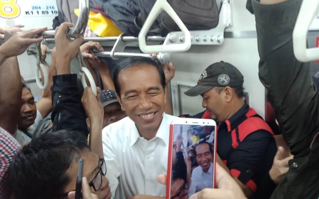 TKN: Kompetitor Gagal Memahami Sikap Merakyat Jokowi