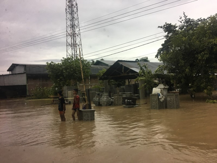 Ribuan Warga Madiun Mengungsi Akibat Banjir