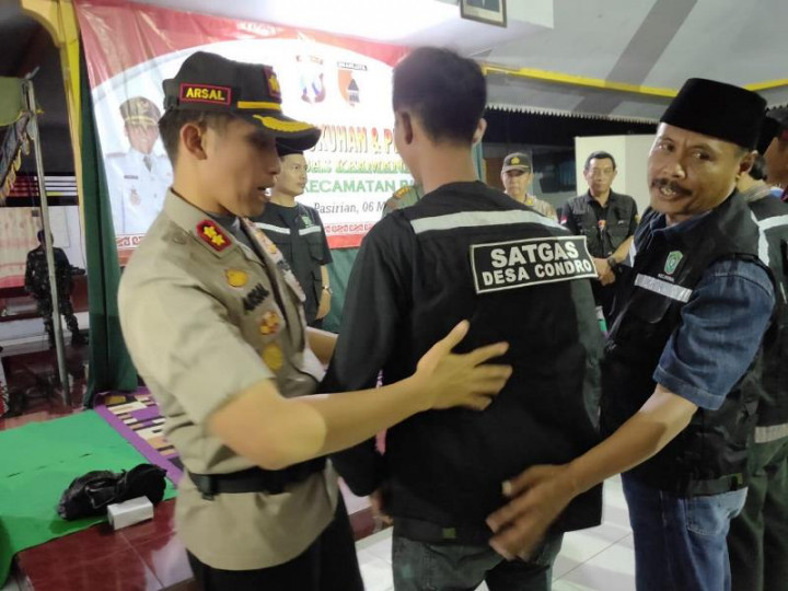 Kapolres Lumajang Kukuhkan 330 Satgas Keamanan Desa