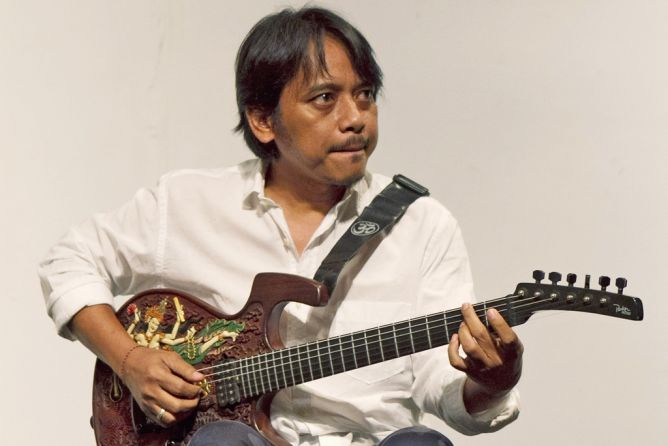 Peringati Hari Raya Nyepi, Dewa Budjana Mainkan Ulang Lagu Lamanya