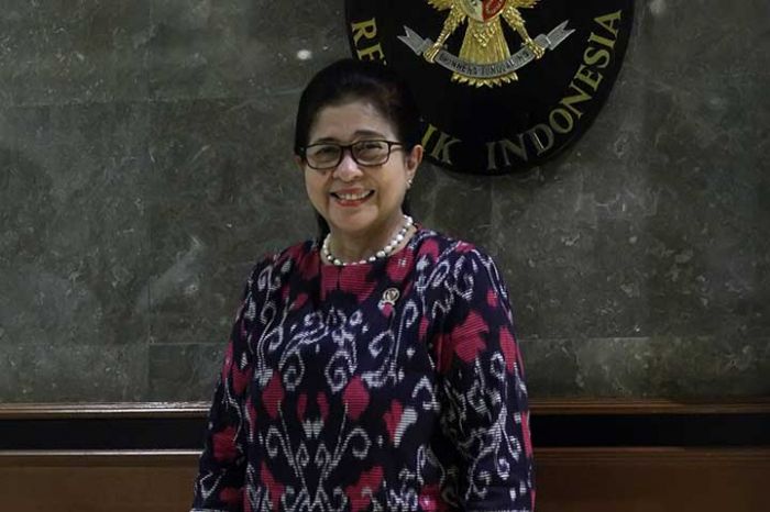 Menkes Sabet Anugerah Holmes Lecture Award 2019