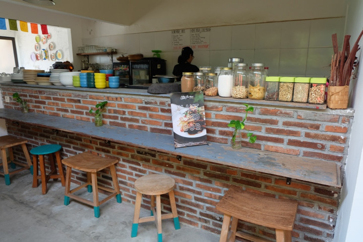 Menyantap Kuliner Sehat yang Menggugah Selera di Little Garden