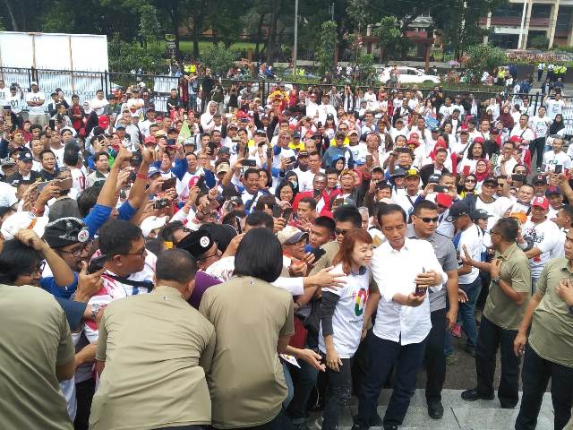 Jokowi Ingatkan Warga Bandung Pilih Pemimpin Berpengalaman
