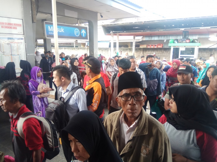Ojol dan Angkot 'Panen' karena KRL Terguling