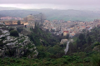 Wanita Paruh Baya Sewa Mafia untuk Bunuh Mantan Kekasih