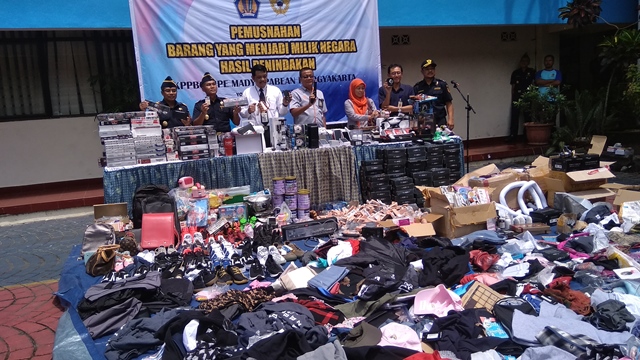 Bea Cukai Yogyakarta Musnahkan Ribuan Barang Impor Ilegal