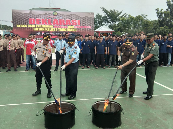 Rutan Klas 1 Tangerang Musnahkan Puluhan HP