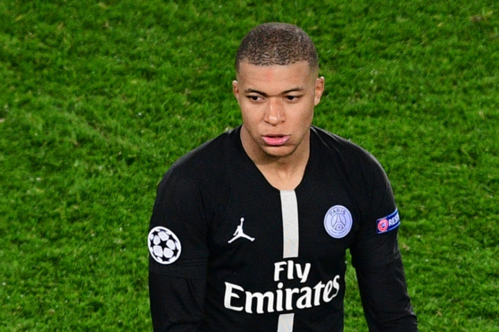 Mbappe Tegaskan Bertahan di PSG
