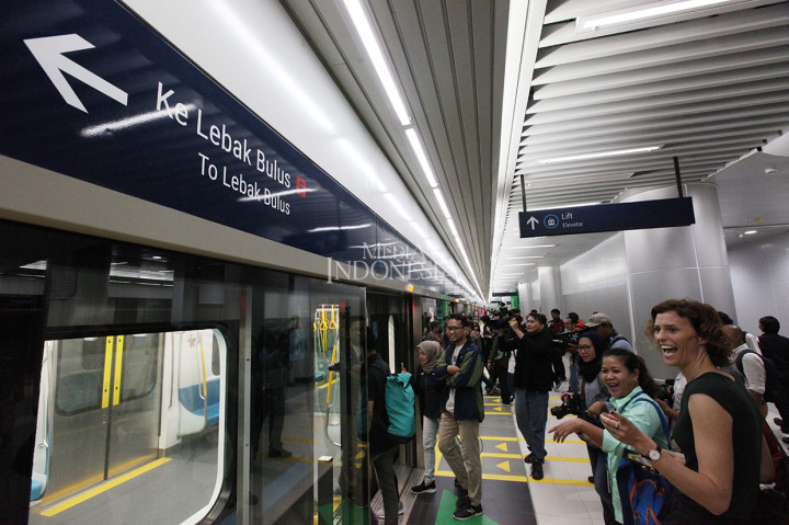 Suasana Hari Pertama Uji Coba MRT Jakarta