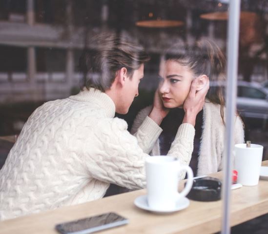 Tiga Tanda Pasangan Anda Lakukan Pelecehan Emosional