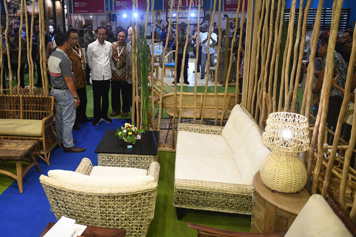 Tinjau Ifex 2019, Jokowi Harap Industri Mebel Tumbuh 2 Digit