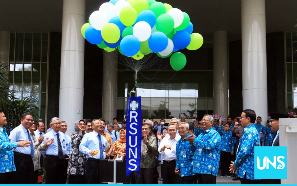 Pelepasan balon sebagai tanda RS UNS telah beroperasi penuh, UNS/Humas.