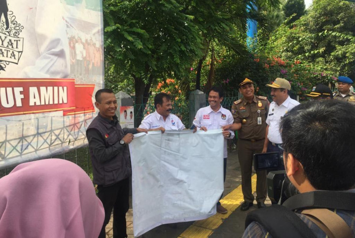 Bawaslu Jaksel Copot 4.216 Alat Peraga Kampanye