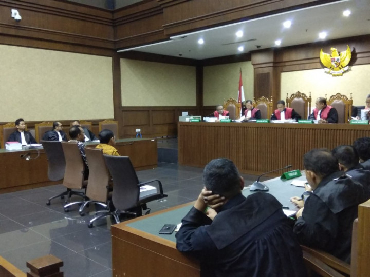 Eks Bupati Kepulauan Sula Dituntut 12 Tahun Penjara