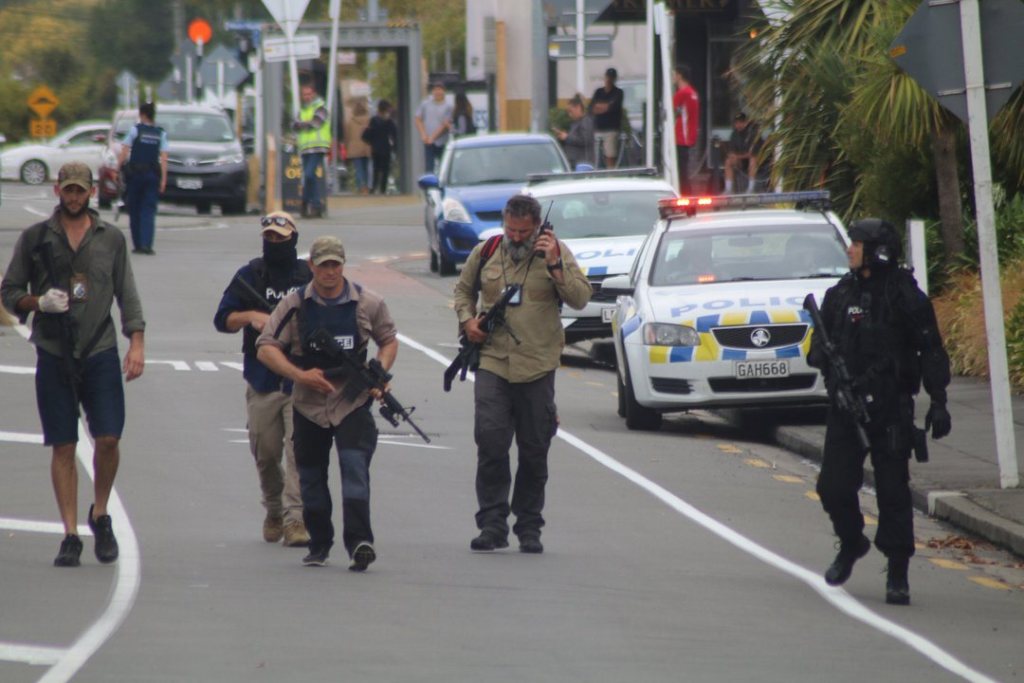 Polisi berjaga di jalanan Selandia Baru. (Foto: Stuff.co.nz/Adam Bradley).