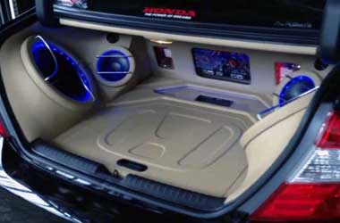 Pasang Sistem Audio Berlebih Pengaruhi Akselerasi Mobil?