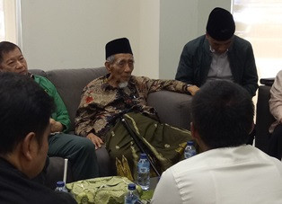 Mbah Moen Menyambangi PPP