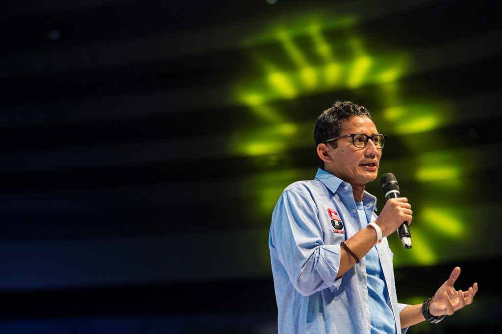 Sandiaga Uno Belajar Adab Santri