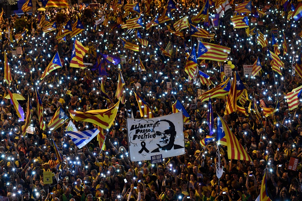 Ribuan separatis Catalonia berunjuk rasa di Madrid, Spanyol, 16 Maret 2019. (Foto: AFP/OSCAR DEL POZO)