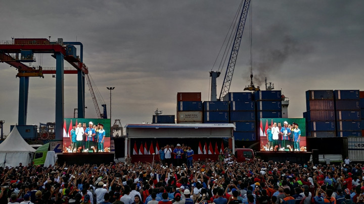 Jokowi: Pengemudi Truk dan Bus Profesi Mulia