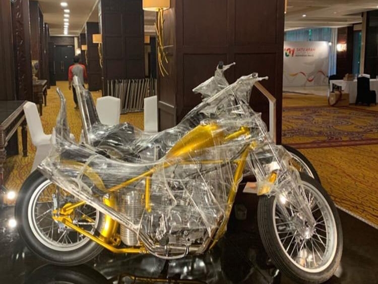 Jokowi Lelang Barang Pribadi untuk Dana Kampanye