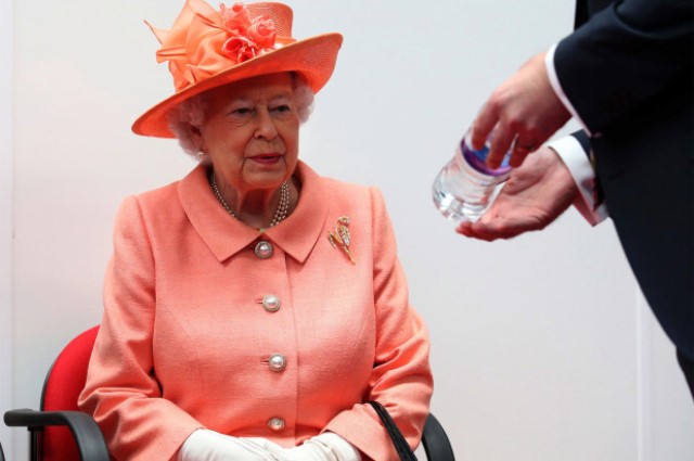 Istana Buckingham Larang Sedotan dan Botol Plastik