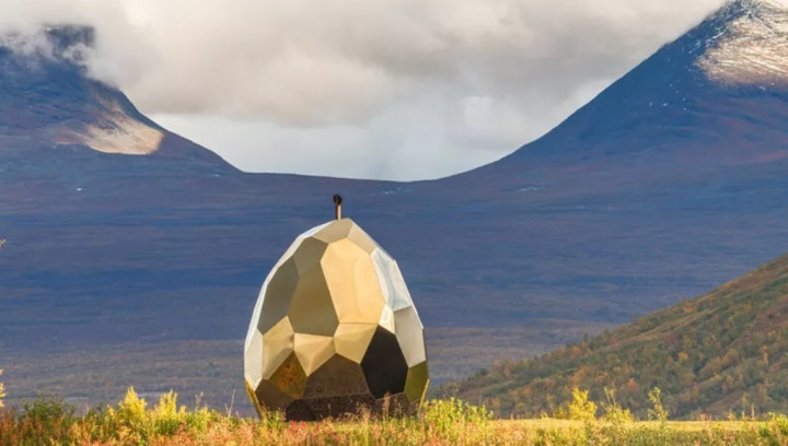 Tampil Beda, Sauna Ini Berbentuk Telur Emas Raksasa