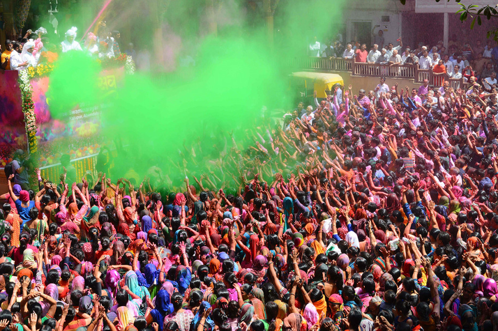 Warna-warni Festival Holi di India