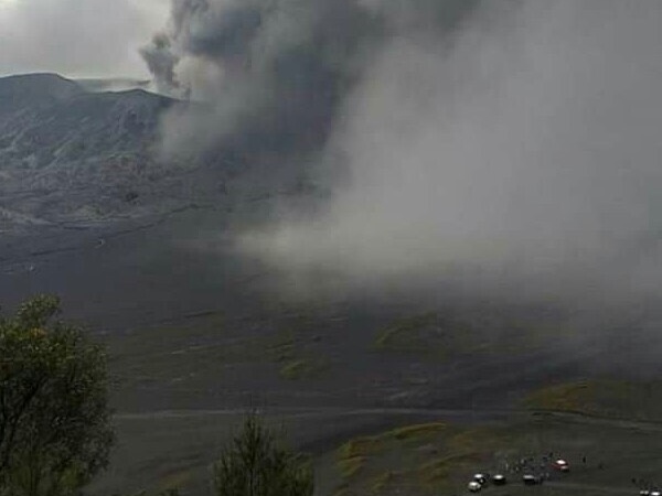 Sejumlah Daerah Jatim Hujan Abu Erupsi Gunung Bromo