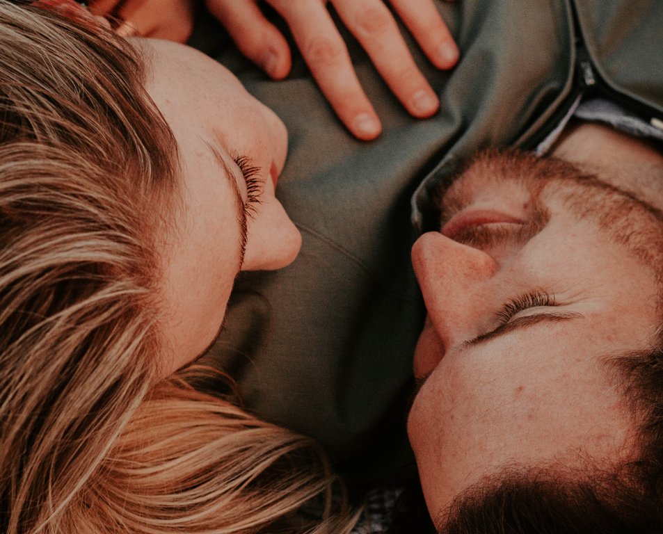 Para peneliti juga menemukan bahwa kadar testosteron meningkat pada pria yang telah diberi perawatan cahaya aktif . (Foto Ilustrasi: Neonbrand Unsplash.com)