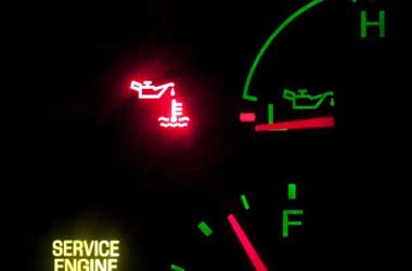 Indikator oli atau check engine menyala tanda mesin bermasalah. Yourmechanic