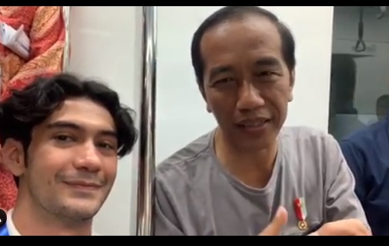 MRT Jakarta Diresmikan, Reza Rahadian <i>Nge-Vlog</i> Bareng Jokowi